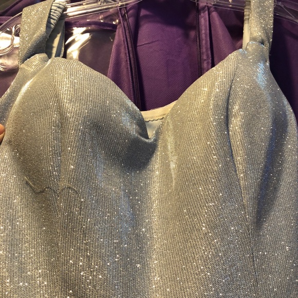 Gown - Picture 3 of 8